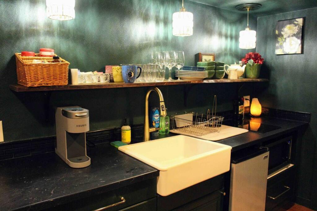Heart Of Woodstock, 10 Min Walk To Reed, With Private Garage! Apartment Portland Ngoại thất bức ảnh