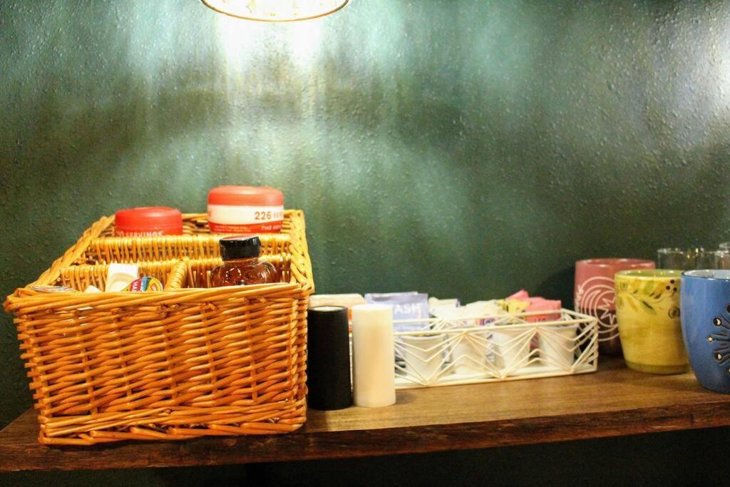 Heart Of Woodstock, 10 Min Walk To Reed, With Private Garage! Apartment Portland Ngoại thất bức ảnh