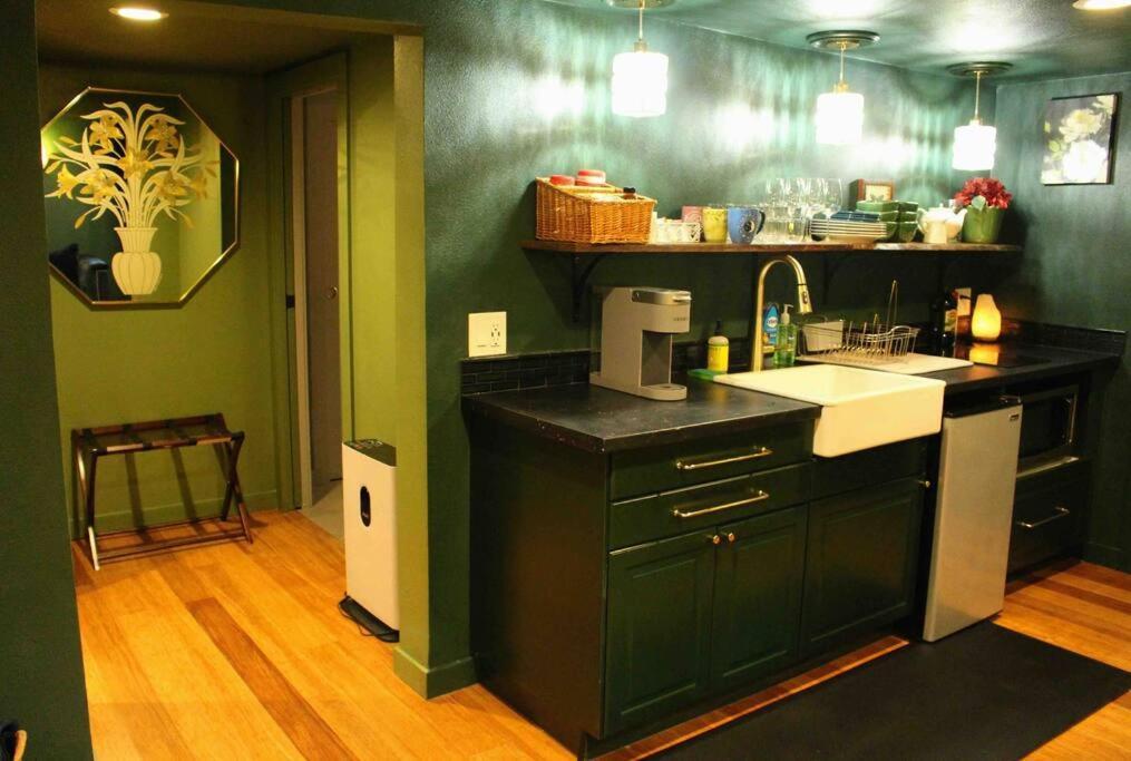 Heart Of Woodstock, 10 Min Walk To Reed, With Private Garage! Apartment Portland Ngoại thất bức ảnh